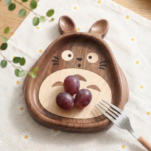 Personlig träbricka med Totoro, desserttallrik, söt snacksbricka, dippskål, förvaringsbricka för träsmycken, inget ansikte, unika anime-presenter för barn