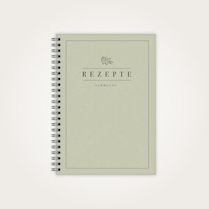 Könnte beinhalten: Ein grünes Spiralblock mit einem gepunkteten Muster und dem Text "REZEPT SAMMLUNG" in Schwarz. Das Notizbuch hat ein schlichtes Olivenzweig-Design auf dem Cover.