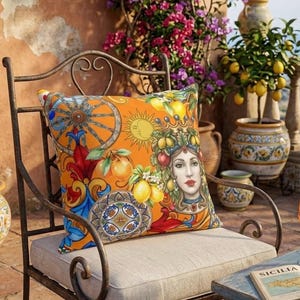 Oreiller d'extérieur à motif tête de maure sicilien | Motif carreaux citron méditerranéen