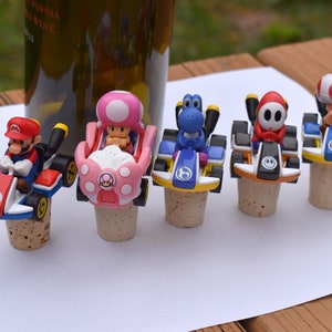 マリオカート ワインボトルストッパー マリオブラザーズ、マリオ、ブルーヨッシー、ピンクマッシュメロ、シャイガイ、ドライボーンズ、キノピオ
