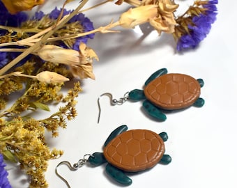 Pendientes de arcilla polimérica con forma de tortuga marina