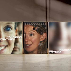 Puede incluir: Tres pósteres rectangulares con un primer plano de una persona de ojos azules y el texto YOU CAN SEE EVERYTHING. El póster central incluye una pequeña imagen insertada de una persona y texto repetido. El póster de la derecha tiene un rostro borroso.