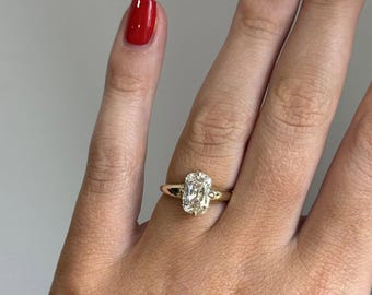 2.5 Carat Radiant Cushion Cut Lab-Grown Diamond Engagement Ring: Tulip Setting