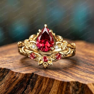 Conjunto de anillos con forma de hoja de rubí talla pera / Anillo de compromiso de oro amarillo inspirado en la naturaleza / Alianza de boda vintage con diseño floral / Regalo nupcial único