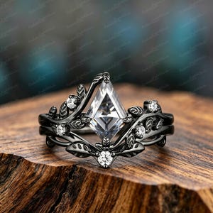 Kite Cut Moissanite Leaf Ring Set | Gotische verlovingsring zwarte rhodium | Donker bos stapelen trouwring | Uniek bruidscadeau