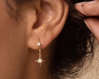 Boucles d'oreilles créoles étoilées en or 18 carats CZ Star Drop Huggie Hoops, cadeau minimaliste de bijoux célestes pour elle