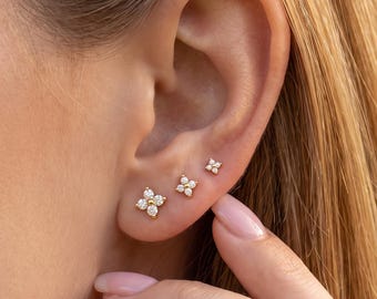 Boucles d'oreilles fleurs en or 18 carats, boucles d'oreilles florales en zircone cubique CZ, petits clous de cartilage, piercings d'oreilles empilables pour femme