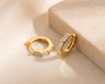 Boucles d'oreilles créoles baguette en plaqué or 18 carats, créoles géométriques en zircon cubique, boucles d'oreilles minimalistes et délicates en or, bijoux du quotidien