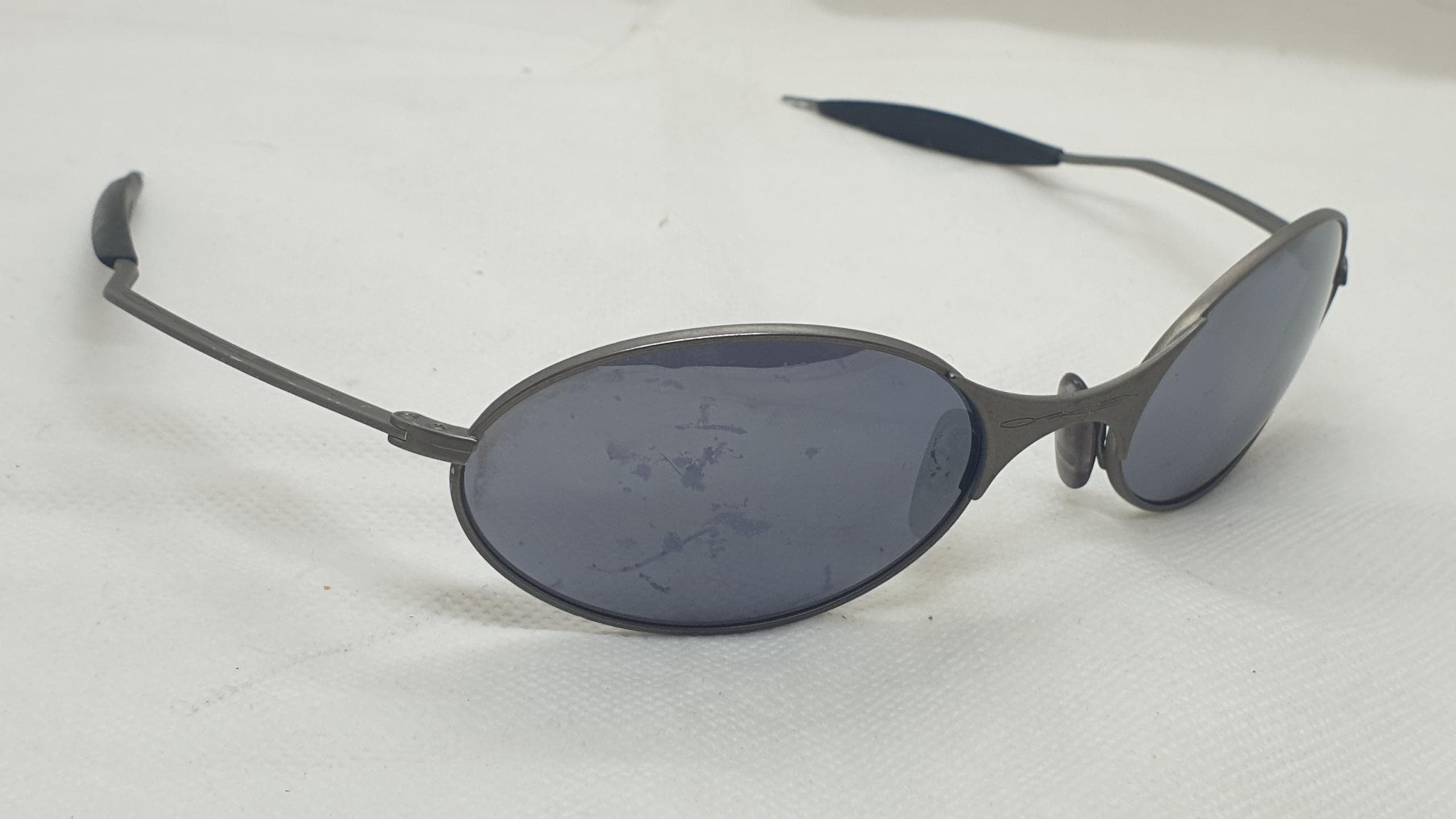 Oakley E Wire - Etsy UK