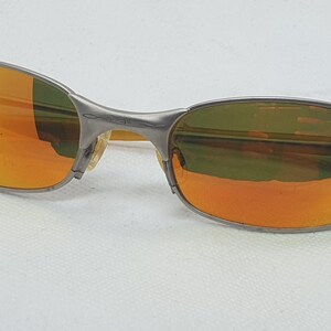 Oakley Square Wire Vintage 2.0 solglasögon. bild 2