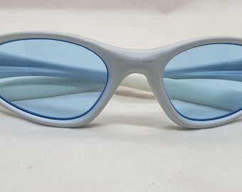 Gafas de sol Oakley Minute 1.0 color azul perla vintage. Hechas en EE. UU.