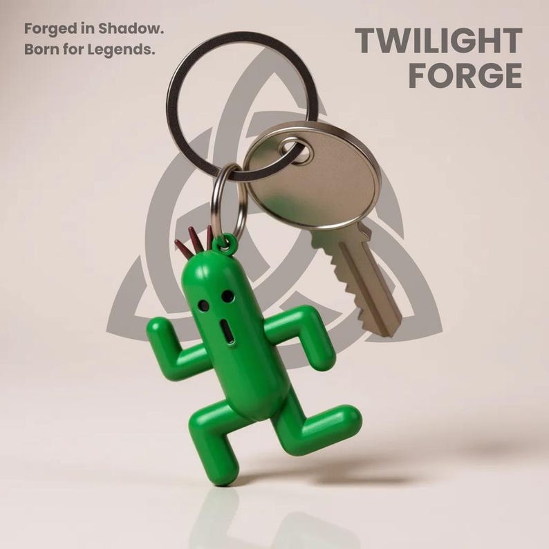 K&ouml;nnte beinhalten: Ein gr&uuml;ner, kaktusf&ouml;rmiger Schl&uuml;sselanh&auml;nger mit einem silbernen Schl&uuml;ssel und Ring. Der Schl&uuml;sselanh&auml;nger hat einen &uuml;berraschten Gesichtsausdruck und rennt. Der Text "Forged in Shadow. Born for Legends." und "TWILIGHT FORGE" sind sichtbar.