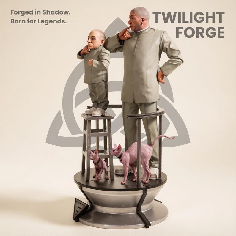 Pu&ograve; includere: Una statua raffigurante due figure e due gatti Sphynx. Le figure indossano abiti grigi abbinati. Il testo "TWILIGHT FORGE" &egrave; visualizzato in alto a destra. Il testo "Forged in Shadow. Born for Legends." &egrave; visualizzato in alto a sinistra.