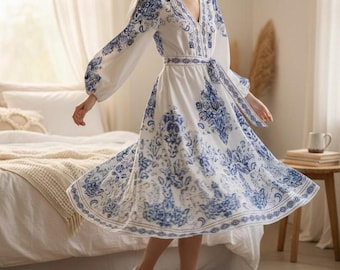 Blau Weiß Floral Langarm Midi Kleid, V-Neck Schnittmuster, Weiß und Blau, V-Neck Kleider