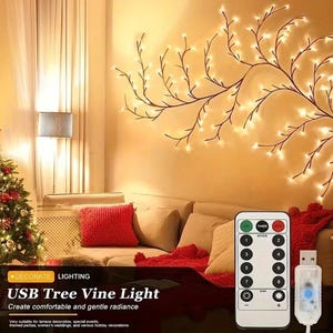 Puede incluir: Una guirnalda de luces en forma de rama de árbol con conexión USB, que presenta ramas oscuras flexibles adornadas con pequeñas luces LED de color blanco cálido. Incluye un mando a distancia con ocho modos, ajuste de brillo y temporizador.