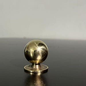 Handgjorda knoppar i massiv mässing – Lyxiga lådhandtag i smält mässing, moderna köksbeslag bild 3