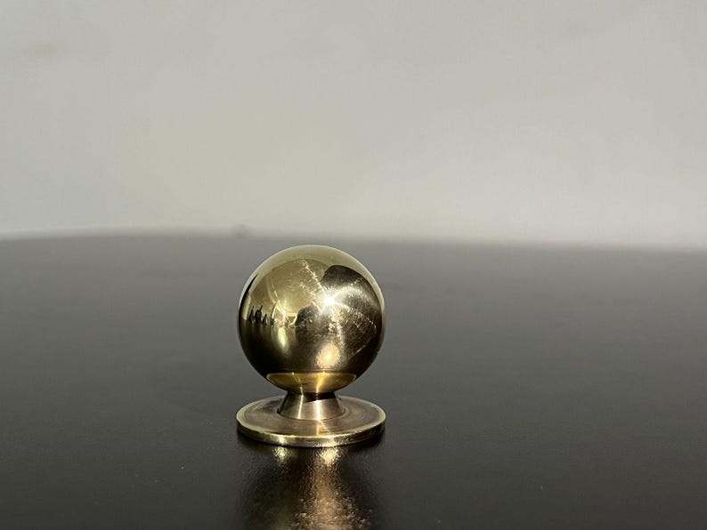 Handgjorda knoppar i massiv mässing – Lyxiga lådhandtag i smält mässing, moderna köksbeslag bild 3