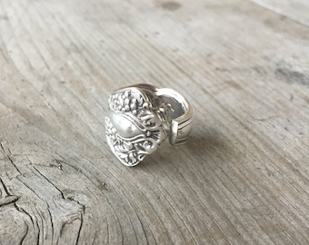 Spoon Ring Grapes - Upcycled Silverware Jewelry - Statement Ring - Wine Lover Gift - Size 6.0