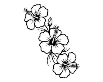 Könnte beinhalten: Schwarz-Weiß-Illustration von drei Hibiskusblüten in verschiedenen Blühstadien. Die Blüten weisen detaillierte Blütenblätter und hervorstehende Staubgefäße auf, mit einer Knospe und Blättern. Das Design ist vor einem weißen Hintergrund platziert.