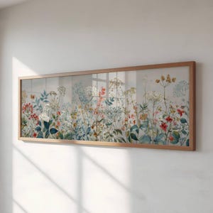 Panoramabild av vildblommor på väggen | Botaniskt ängslandskap | Mjukt trädgårdstryck | Utskrivbar panoramakonst | Väggdekoration med Cottagecore