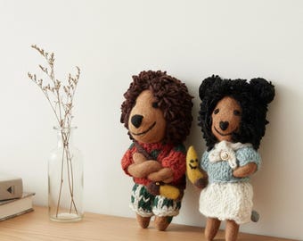 Handmade Wool Felt Gorilla Couple Ornaments. Needle-Felted Hanging Decor Celebrating Love and Companionship