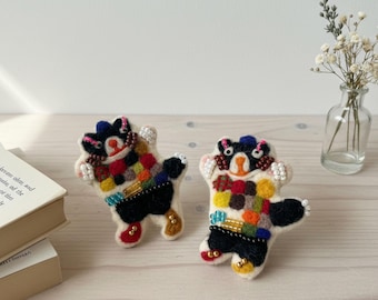 Handmade Beaded Wool Felt Black Cat Brooch. Needle-Felted Animal Pin for Outfit Charm