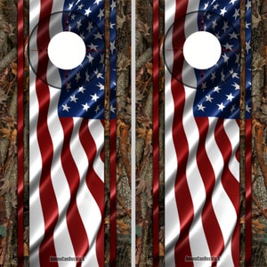 Cornhole Wraps com bandeira ondulante e camuflagem | Escolha entre 2 estilos | Conjunto de 2 decalques Cornhole para você aplicar em suas placas Cornhole
