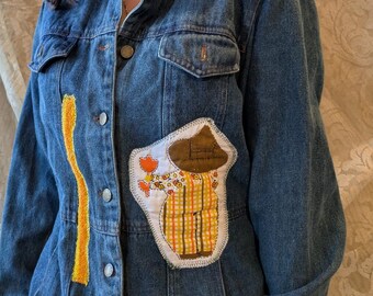 Upcycling Jeansjacke mit gesteppten Dutch Girl, Boy Patches - Grandma Core Style