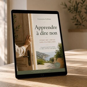 Op de afbeelding: Een digitale tablet met een e-book cover getiteld Apprendre à dire non door Garaventa CalSom. De cover toont een afbeelding van een hand op een houten deur en een kustlandschap, met de ondertitel Poser ses limites sans culpabiliser.