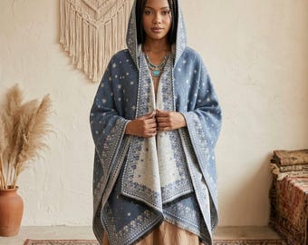 Poncho blu con cappuccio da donna, mantello morbido con motivo a stelle intrecciate, scialle invernale accogliente con orlo sfrangiato, capospalla in stile boho nordico
