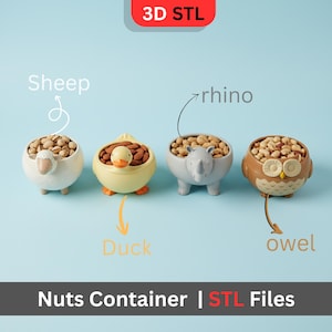 Pode incluir: Uma placa de madeira artesanal com o texto "Welcome to our home" em estilo manuscrito. A placa é pintada de branco com uma moldura de madeira escura. A placa mede aproximadamente 30 cm de largura e 20 cm de altura.