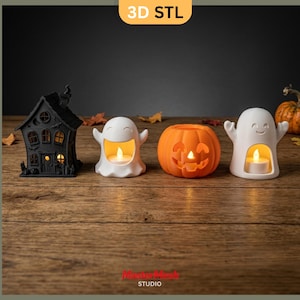 Peut inclure: Un ensemble de quatre objets décoratifs sur le thème d'Halloween comprenant une maison hantée noire, deux figurines de fantômes blancs et une citrouille orange, chacun avec un centre creux et une petite bougie chauffe-plat allumée.