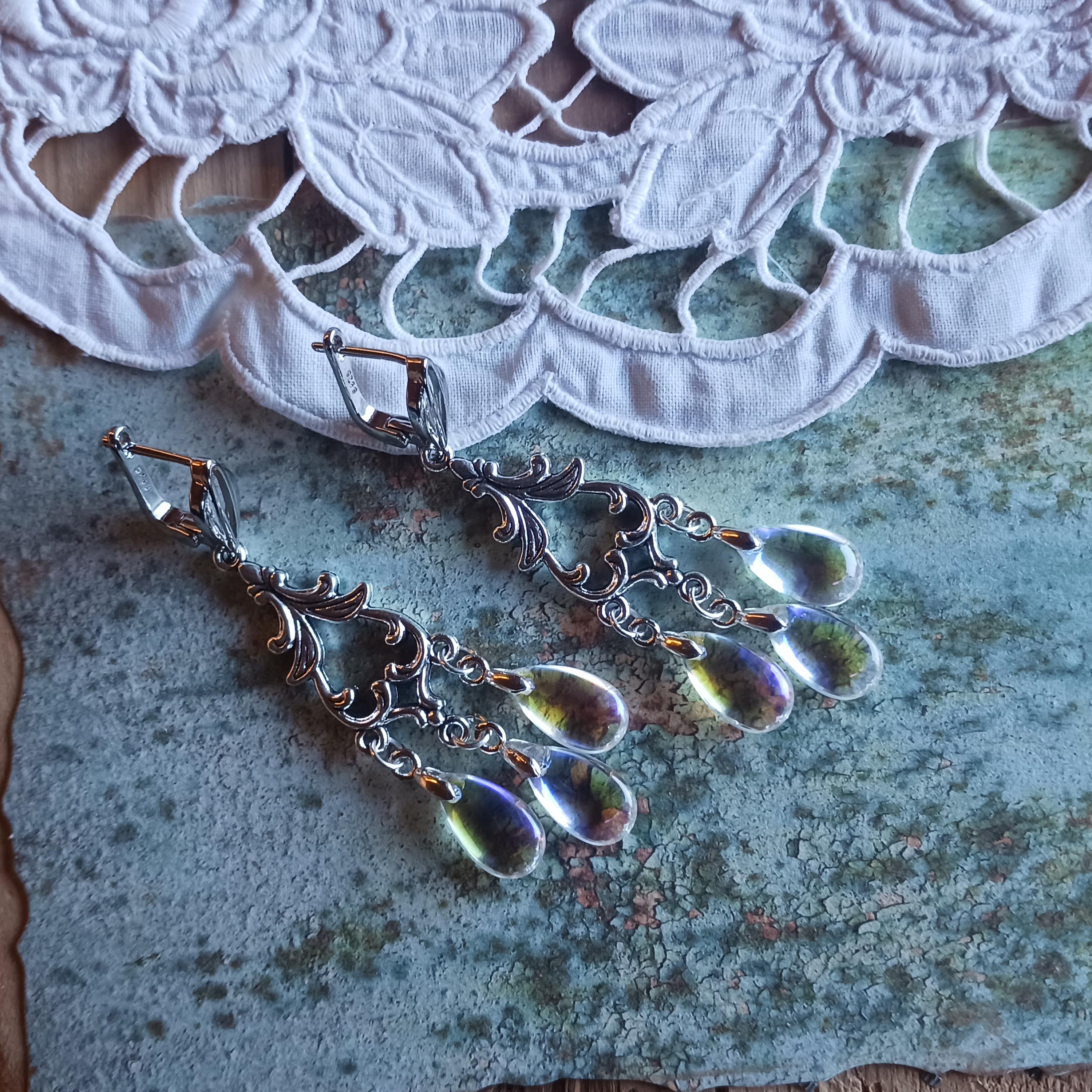 Orecchini a forma di pavone dipinti a mano: grappolo di perle Kundan placcate in oro - Italia