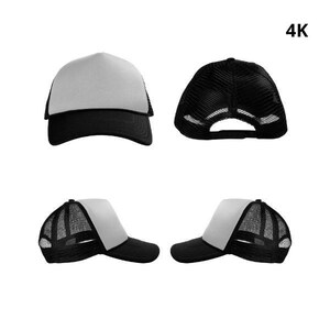以下が含まれることがあります： 4つのトラッカーハットのコレクション。各帽子は、白いフロントパネル、黒いつば、黒いメッシュバックが特徴です。帽子はさまざまな角度から表示され、キャップのデザインと構造を示しています。
