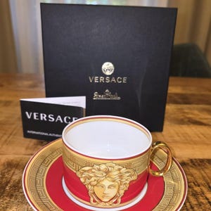 Juego de tazas de té Versace Rosenthal Medusa Red – Vintage 1993 – Incluye embalaje original y certificado imagen 3