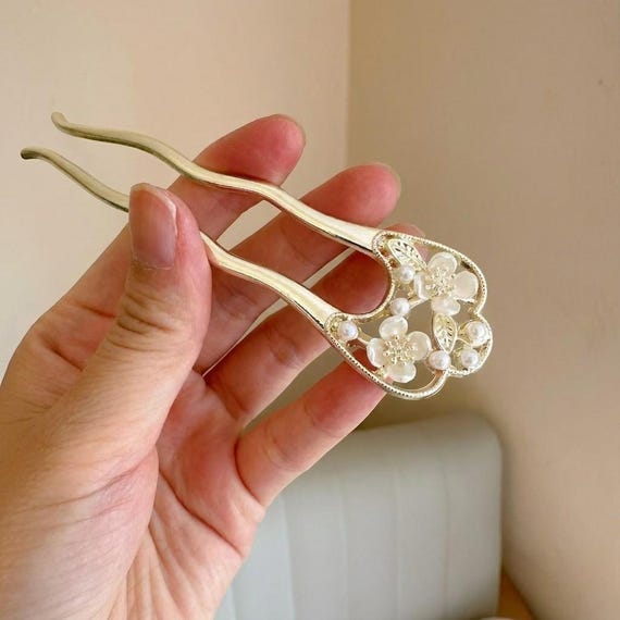 Elegant Pearl Floral Hair Pin – Vintage Style Gold Hair Fork  display picture 3