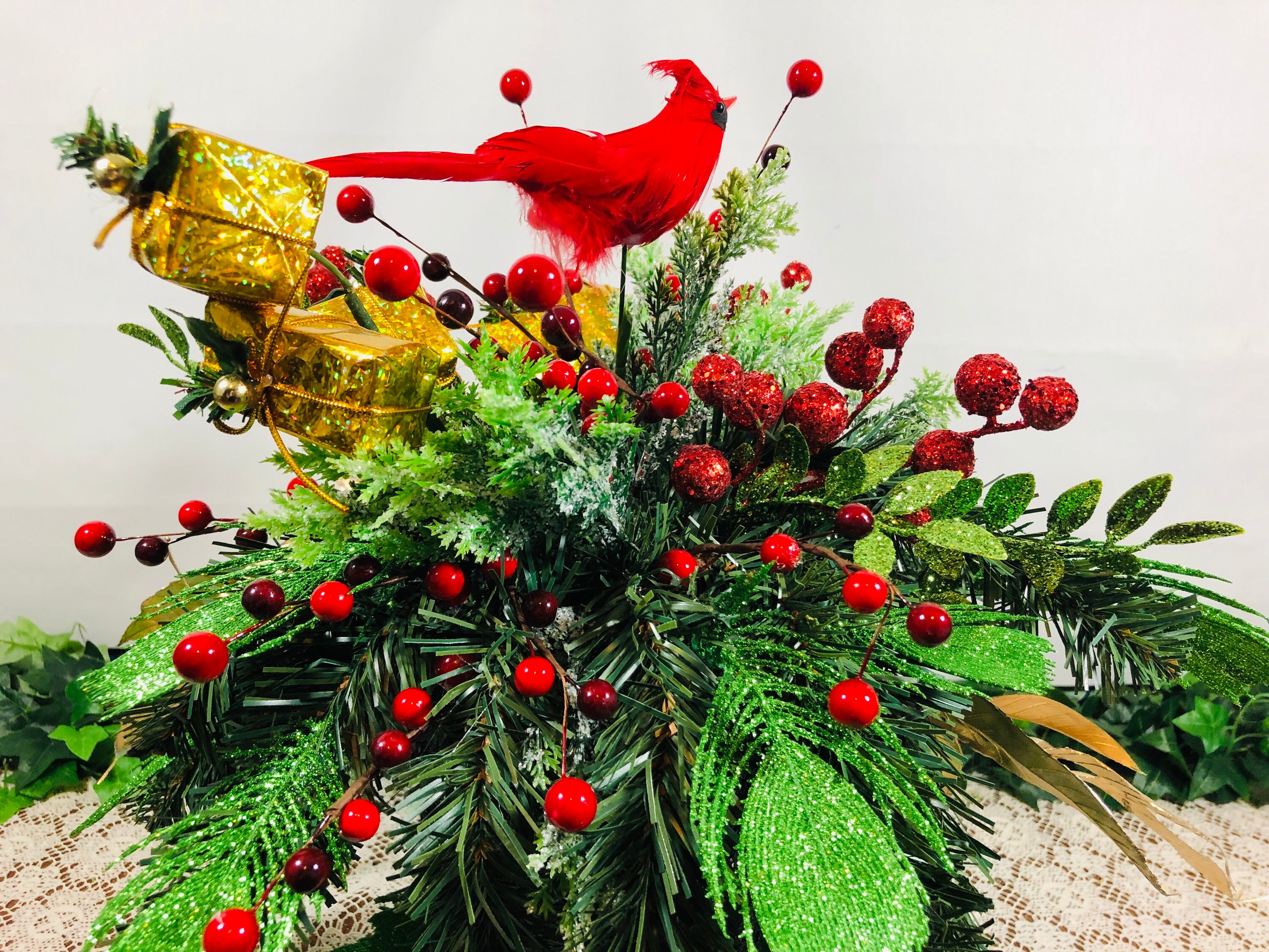 Snowman Hat Christmas Centerpiece: Red Bird & Gold Packages - Etsy