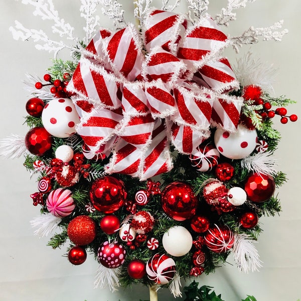 Festive Peppermint Christmas Wreath, Handcrafted Holiday Home Decor, Unique Peppermint Christmas Wreath, Traditional Door Decoration