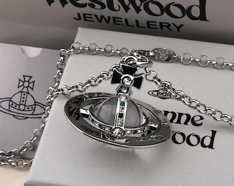 Collar Vivienne Westwood en caja, colgante grande de Saturno con circonitas cúbicas en plata 925, regalo para ella.