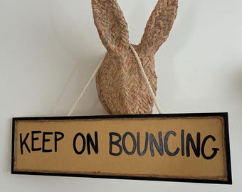 Continuez à rebondir – Enseigne murale en bois faite main | Art d'encouragement doux
