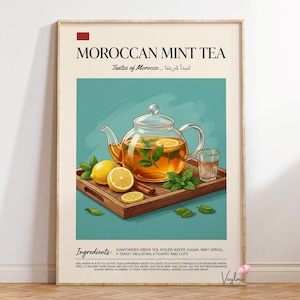 Op de afbeelding: Een verticale wandkunstprint getiteld MOROCCAN MINT TEA met een glazen theepot gevuld met thee, muntblaadjes en citroenschijfjes op een houten dienblad. Onder de illustratie staat de tekst met ingrediënten en instructies voor het zetten.