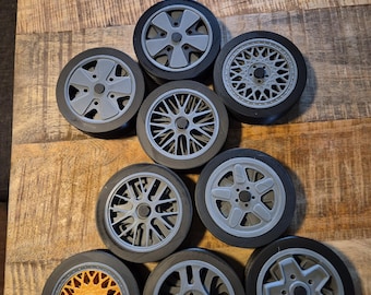 Porta-copos em formato de roda de carro, presente perfeito para entusiastas de automóveis.