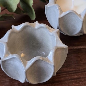 Beton Kerzenhalter Blume | Handgefertigte Kerze aus recyceltem Wachs | Eigene Betonmischung | Handgegossen | Nachhaltiges Geschenk |