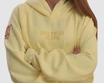 Sinceramente suyo Salish Matter Sudadera amarilla con capucha