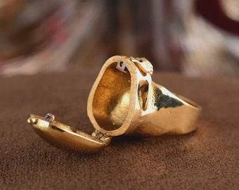 Vintage Gold Poison Ring with Hidden Compartment – Gothic Locket Ring, Secret Storage Ring, Statement Jewelry