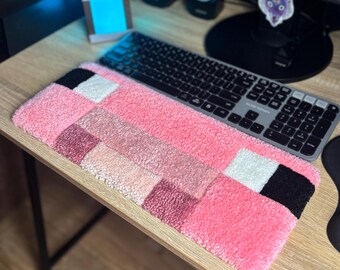 Minecraft-Schwein-Schreibtischunterlage, handgefertigte, getuftete Tastaturmatte, Pixel-Art-Gaming-Setup-Zubehör