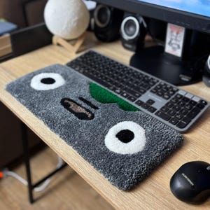 Tapete de mesa Totoro - Tapete de teclado tufado feito à mão e decoração para mesa de jogos, presente para fãs do Studio Ghibli