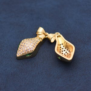 Reptilhuvudhänge Berlock 18K guldfylld CZ-detalj för DIY Halsband Armband Smyckestillverkning Tillbehör 23,5*11 mm