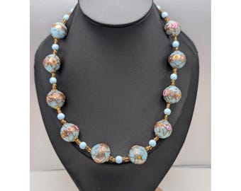 Colar vintage azul em vidro Murano e dourado, estilo bolo de casamento.