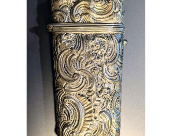 Porta-cigarros ou porta-palitos ornamentado, banhado a prata, com aparência antiga, de 2005?
